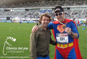 Victor Hidalgo @PodologoMalaga con David Lirio en la Maraton de Málaga 2012 podologo malaga, podologia en malaga, clinica podologica malaga, analisis de la pisada